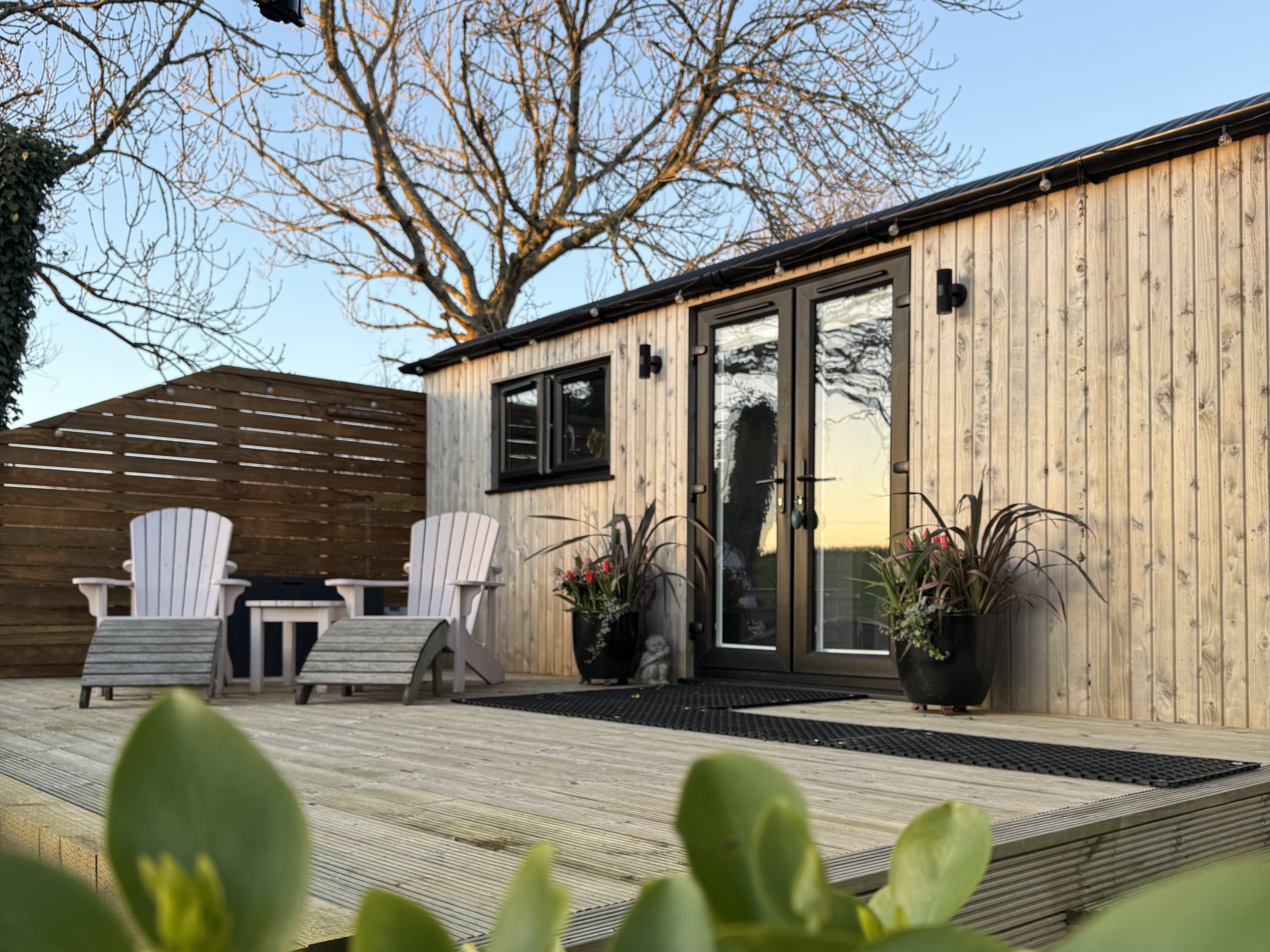 Luxury Shepherds Hut with large studio space