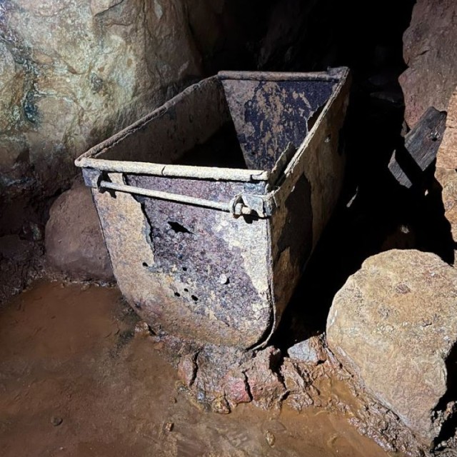 mine-trolley-art-course-cornwall